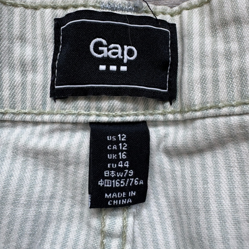 GAP Women's Light Striped Jean Shorts - Picture 2 of 3